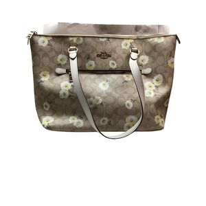 COACH Gallery Tote In Signature Canvas With Daisy Print C3252